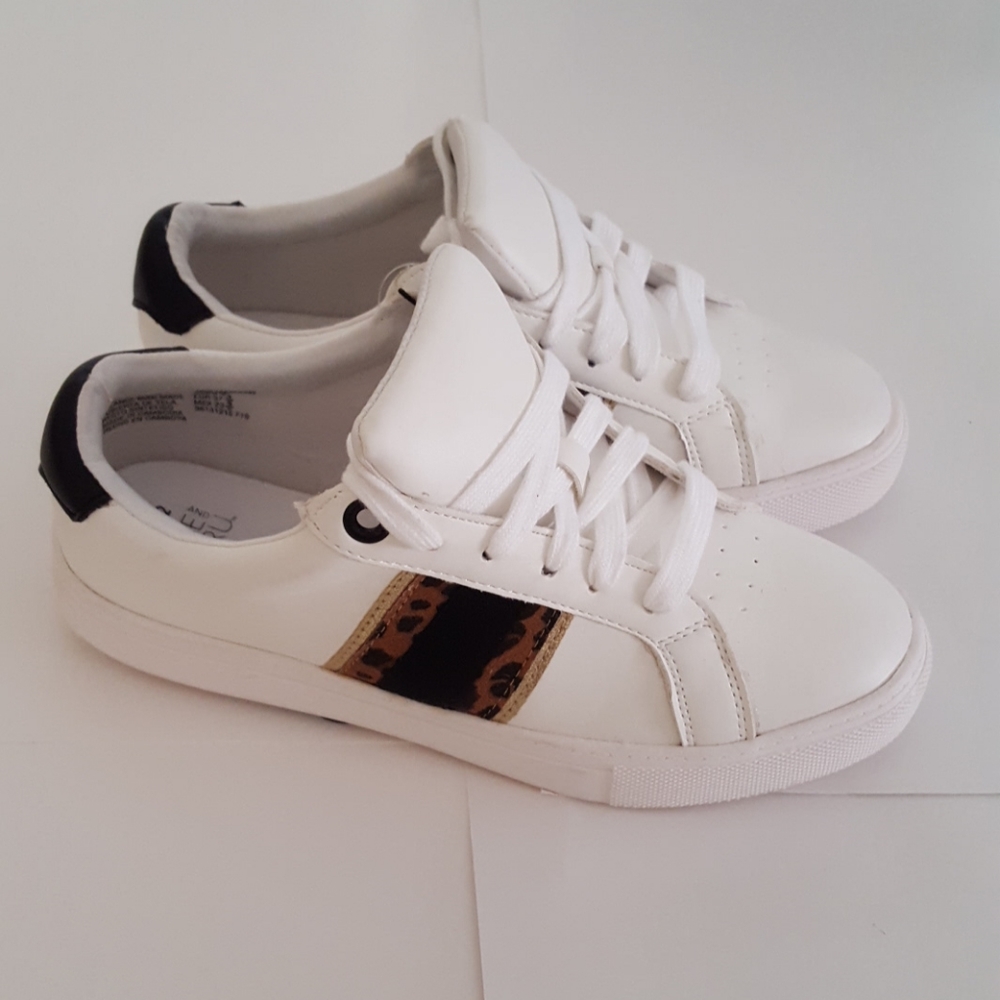 LAST 1 (SZ 10) White Leopard Memory Foam Fashion Sneakers - Picture 6 of 8